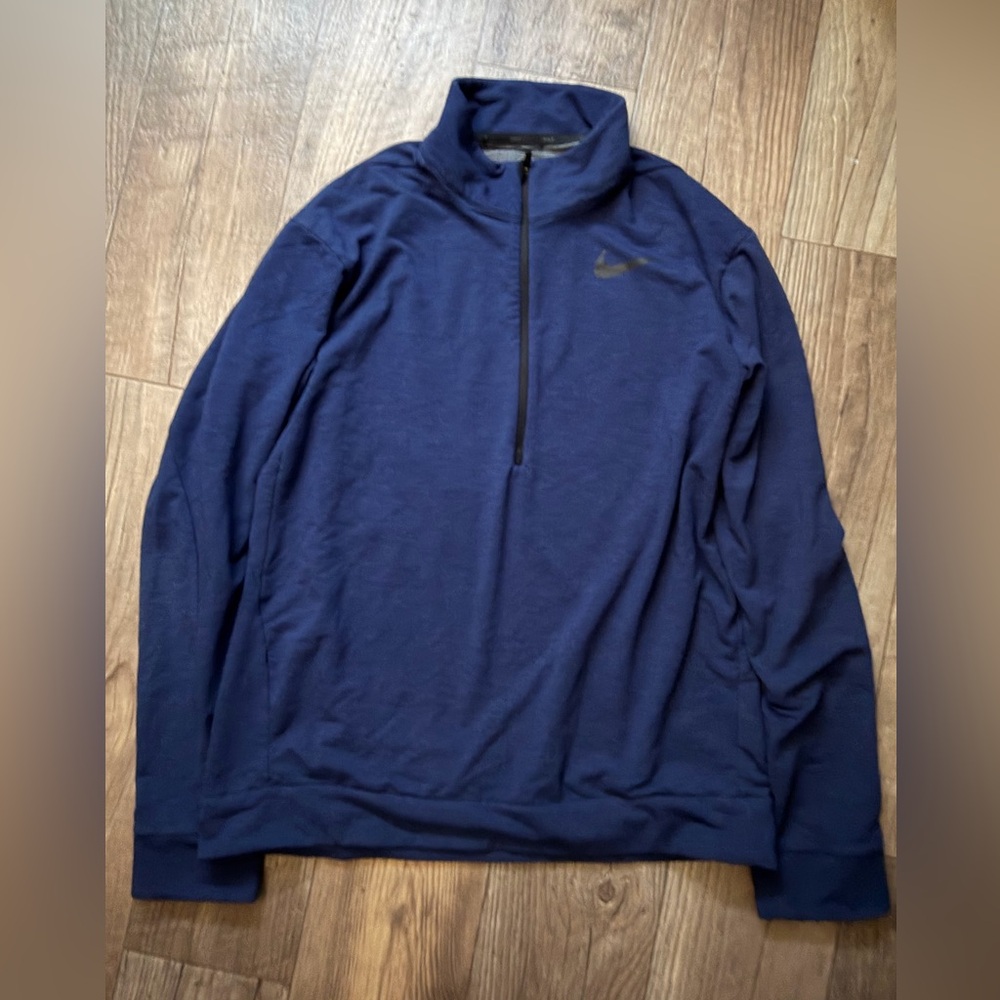 Nike Men Navy Dri-Fit 1/4 zip Sweatshirt. Size M